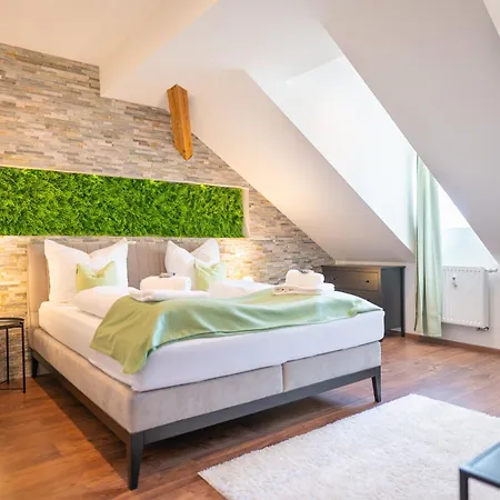 Greentreehomes - Penthouse Weide - Zentral - Privatparkplatz - Familienfreundlich