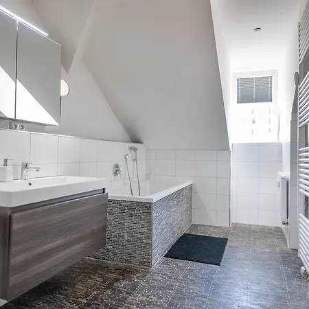 Greentreehomes - Penthouse Weide - Zentral - Privatparkplatz - Familienfreundlich