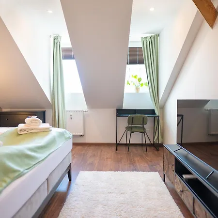 Greentreehomes - Penthouse Weide - Zentral - Privatparkplatz - Familienfreundlich *