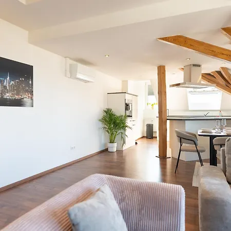 Greentreehomes - Penthouse Weide - Zentral - Privatparkplatz - Familienfreundlich * Bamberg