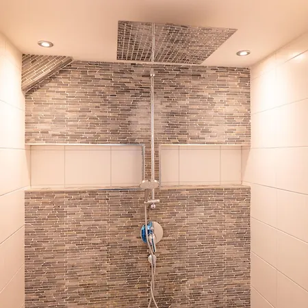 Greentreehomes - Penthouse Weide - Zentral - Privatparkplatz - Familienfreundlich